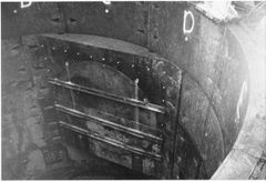 Brookland Close shaft showing exit tunnel to Alexandra Park.
At this present time the exit was sealed as this was a live sewer intersection!!